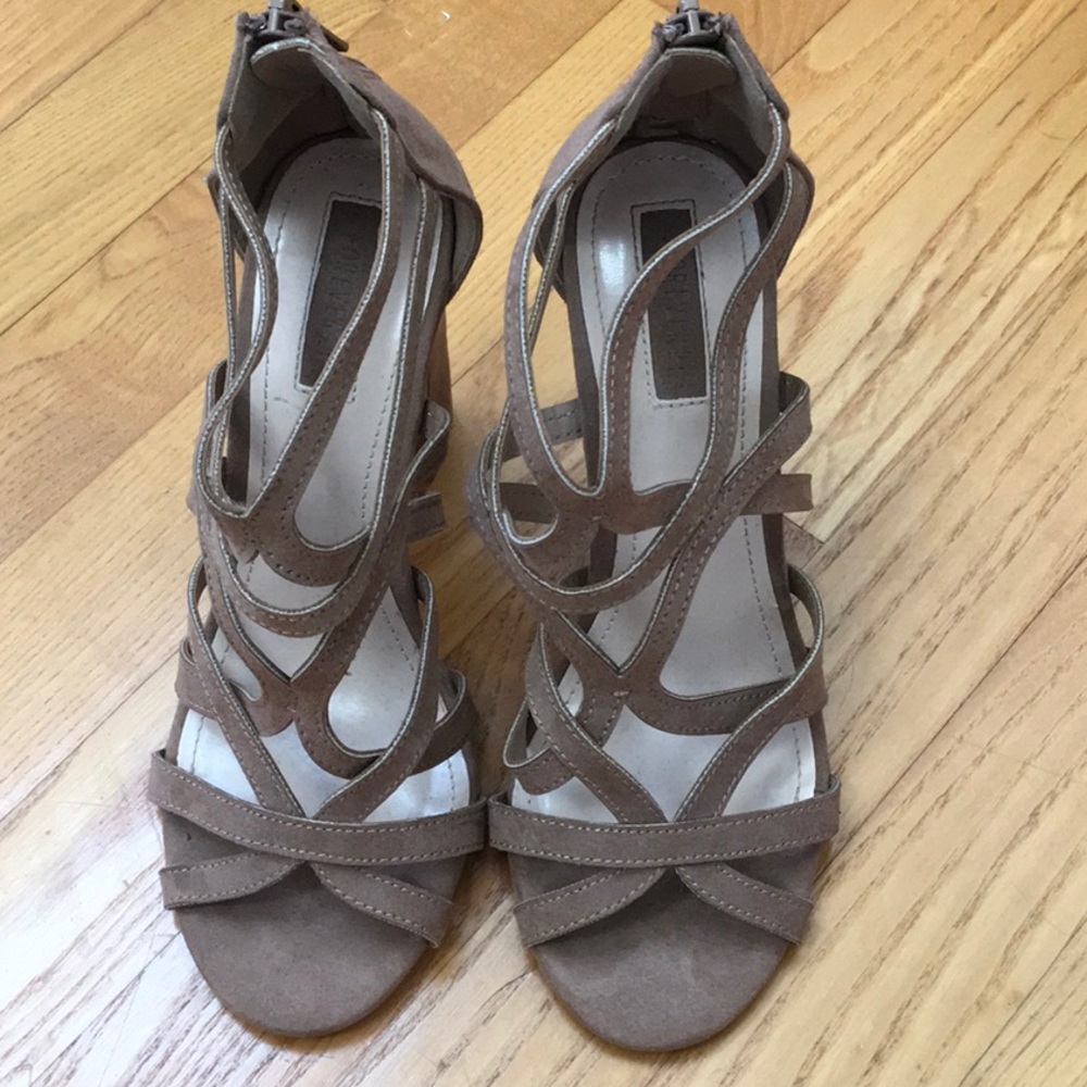 Forever 21 tan strappy heels, Perfect condition, size 61/2